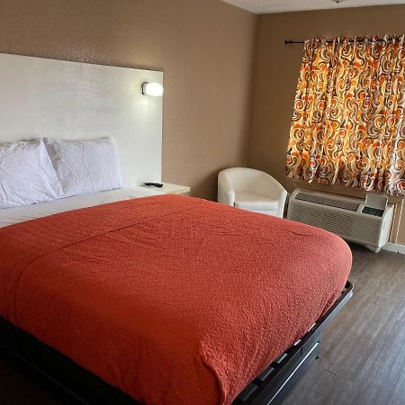Hotel Eastin Atchison Bagian luar foto