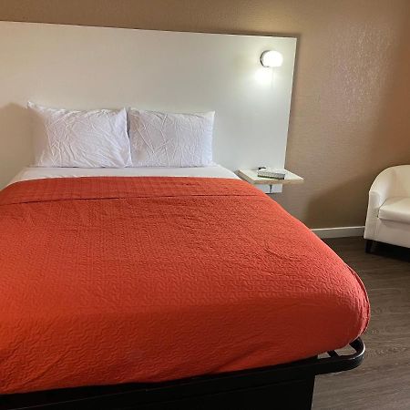Hotel Eastin Atchison Bagian luar foto