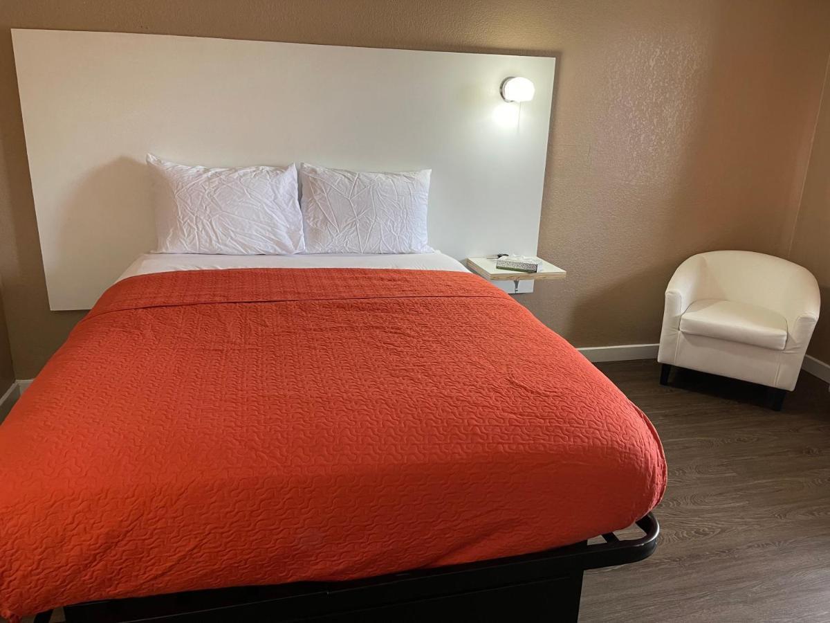 Hotel Eastin Atchison Bagian luar foto
