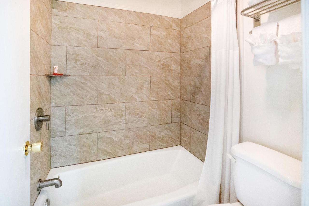 Hotel Eastin Atchison Bagian luar foto